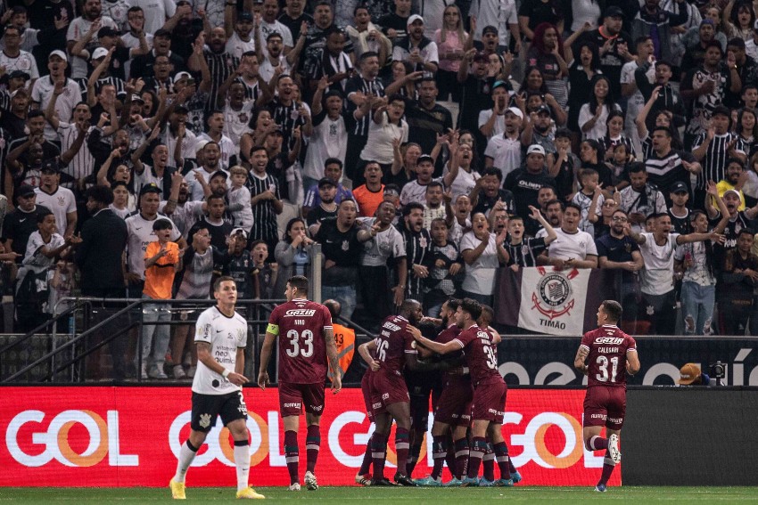 Brasileirão: Com dois de Cano, o Fluminense vence o Corinthians