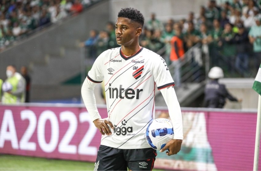Athletico-PR: Hugo Moura vira desfalque, e Abner volta ao time