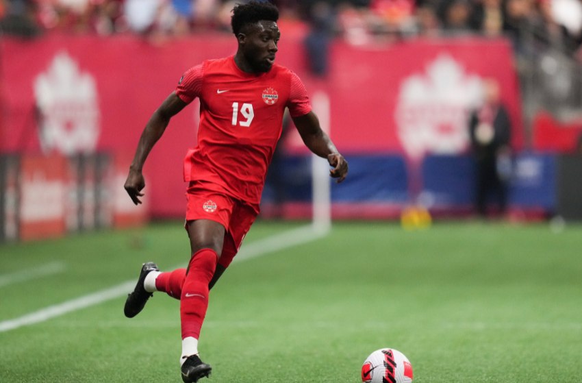 Alphonso Davies vai desfalcar o Canadá em amistoso com Japão