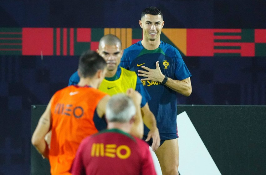 Cristiano Ronaldo treina com Portugal após ficar fora de amistoso