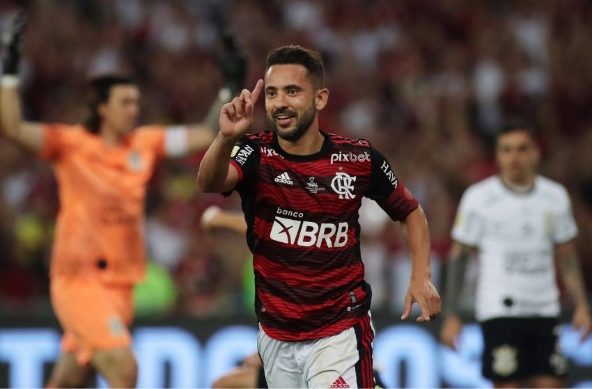 Flamengo divulga relacionados para jogo contra o Corinthians