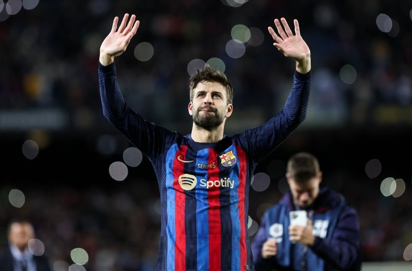 Piqué faz último jogo pelo Barcelona