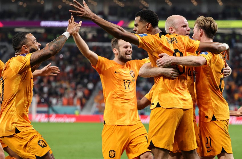 Holanda vence Senegal na estreia da Copa, com dois gols no fim