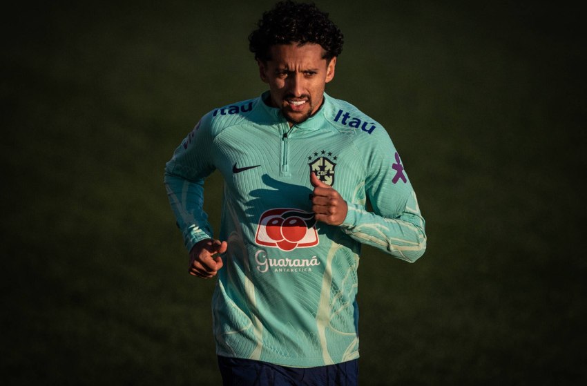 Seleção brasileira treina com elenco cheio para estreia na Copa