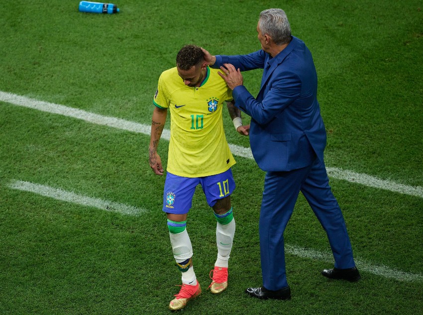 Com lesão no tornozelo, Neymar está fora da primeira fase da Copa