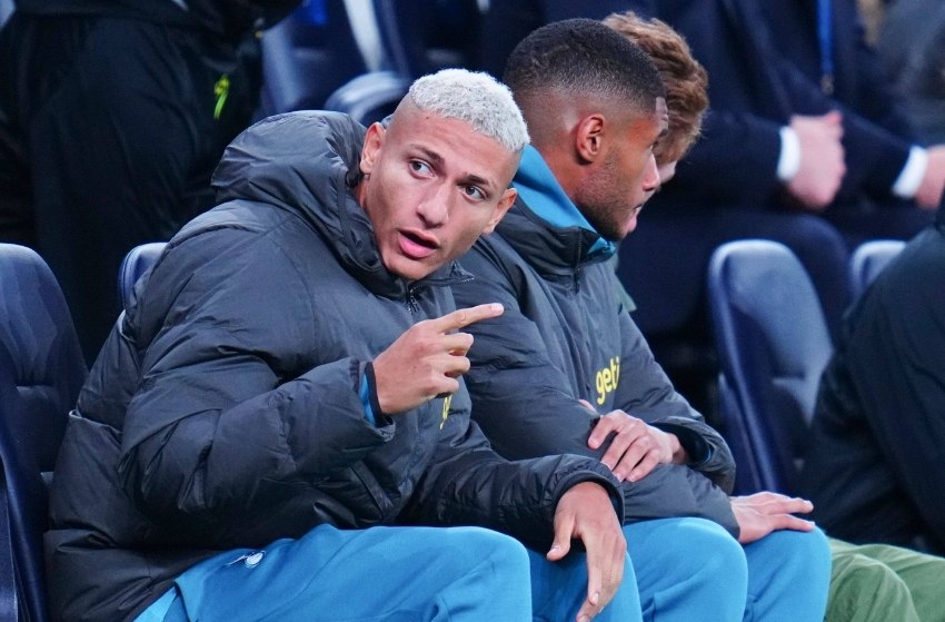 Richarlison volta a treinar no Tottenham após se recuperar de lesão