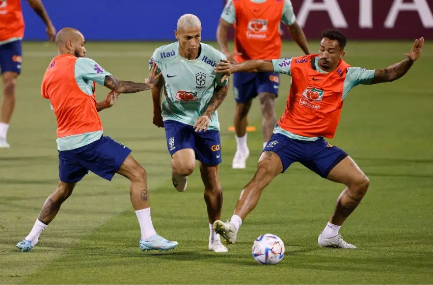 Com ataque contra defesa, Brasil faz primeiro treino no Catar
