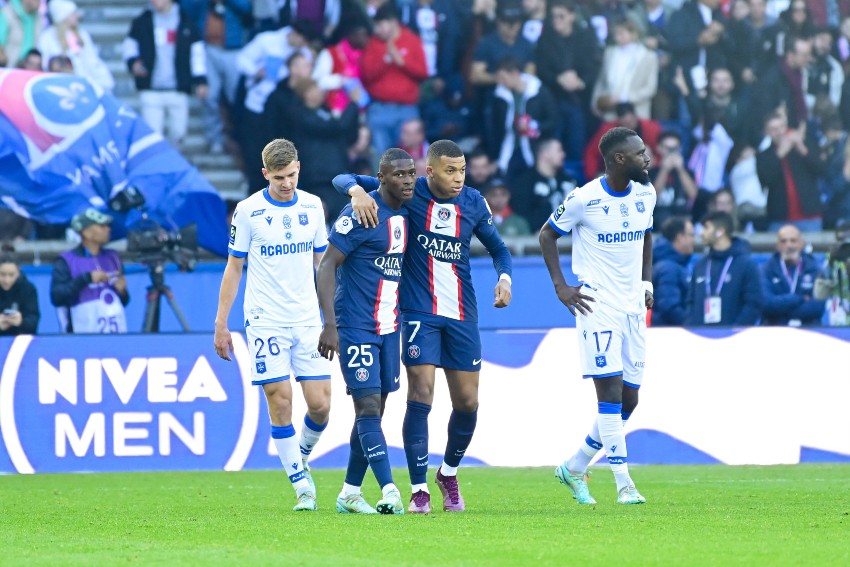 Em ritmo de treino, PSG goleia o Auxerre no Francês