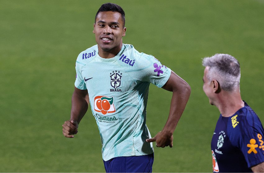 Brasil treina para jogo contra a Croácia e espera por Alex Sandro