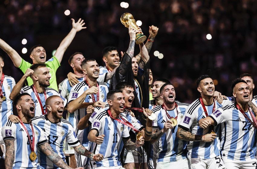 Argentina com a taça da Copa do Mundo