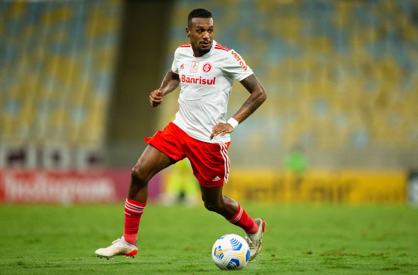 Edenilson deixa o Internacional para jogar pelo Atlético-MG