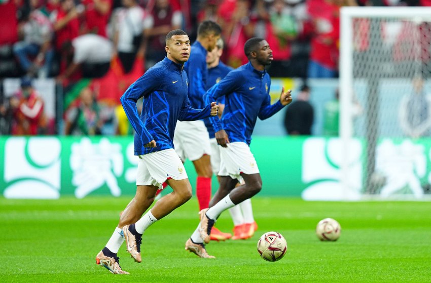 Mbappé, da França, no aquecimento antes da semifinal