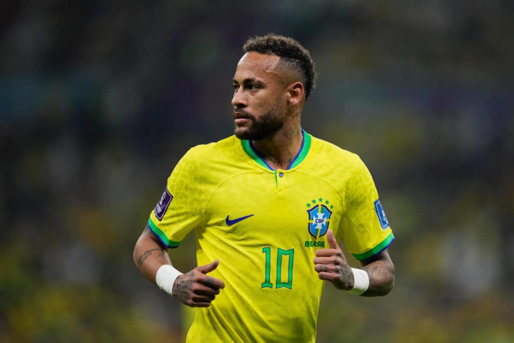 Brasil: Alex Sandro e Danilo treinam, e Neymar faz tratamento