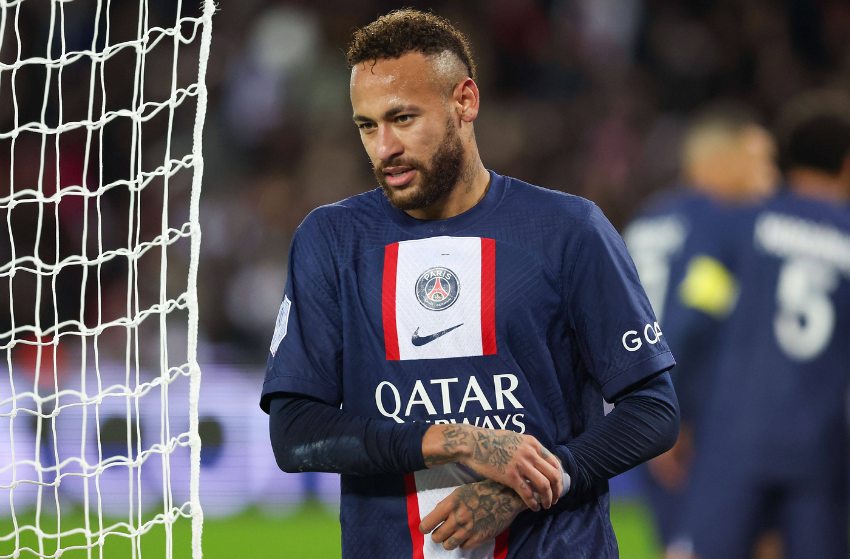 Técnico do PSG sai em defesa de Neymar depois da expulsão