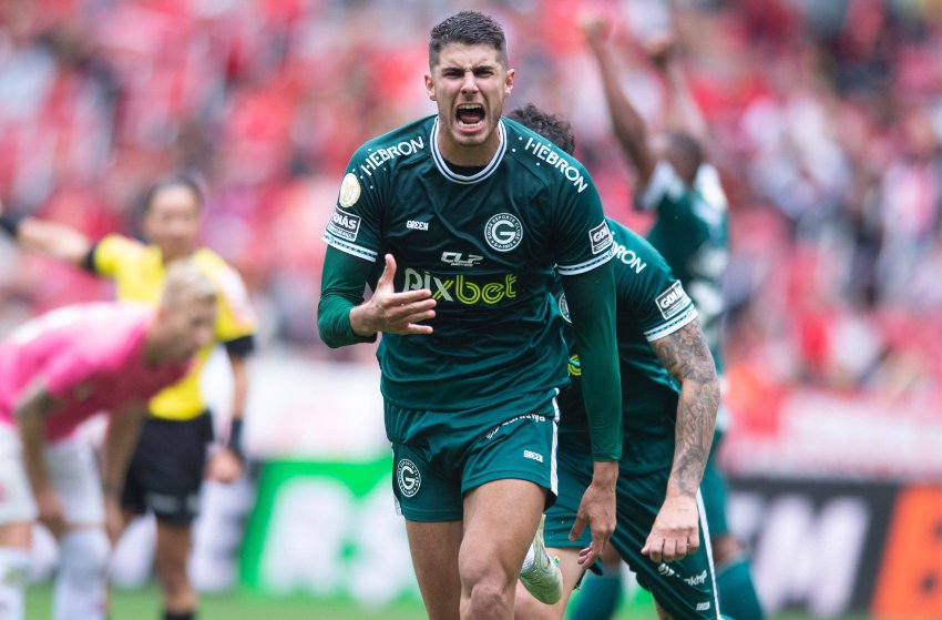 Vasco acerta contratação do atacante Pedro Raul, ex-Goiás