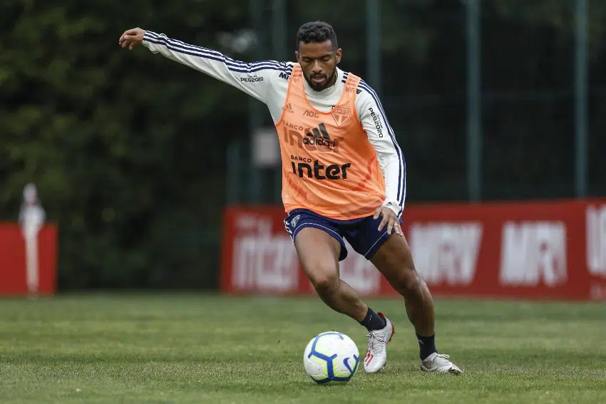 Grêmio contrata lateral Reinaldo, ex-São Paulo, para 2023