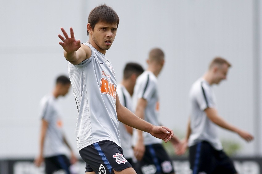Corinthians oficializa a contratação do atacante Ángel Romero