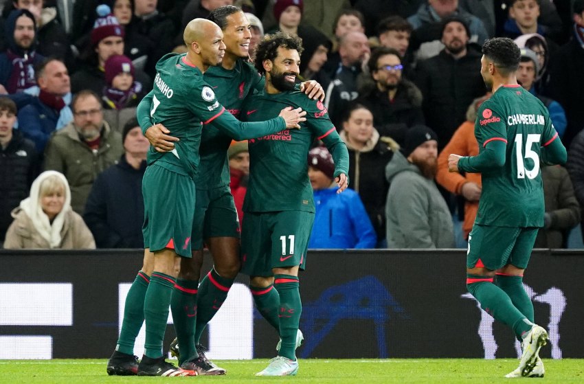 Liverpool bate Aston Villa, com gols de Salah, Van Dijk e Bajcetic