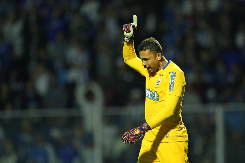 Santos anuncia o retorno do goleiro Vladimir, ex Avaí