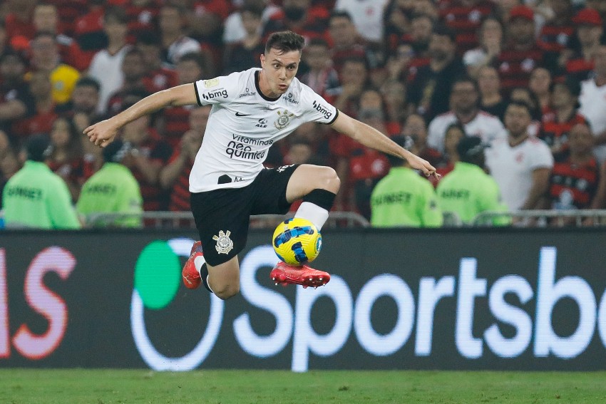 Vasco tenta a contratação de Lucas Piton, do Corinthians