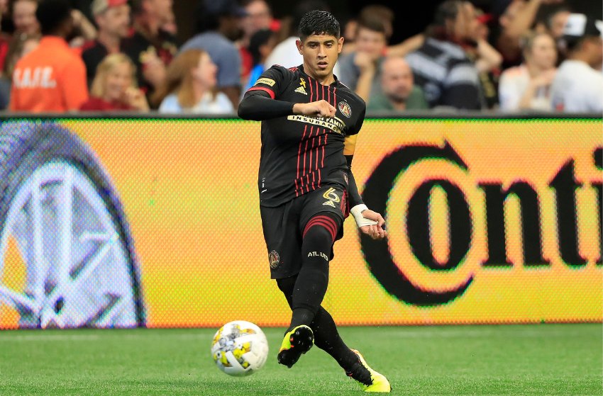 São Paulo confirma contratação do zagueiro Alan Franco