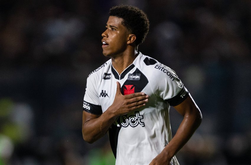 Vasco vende o meia Andrey Santos ao Chelsea, da Inglaterra