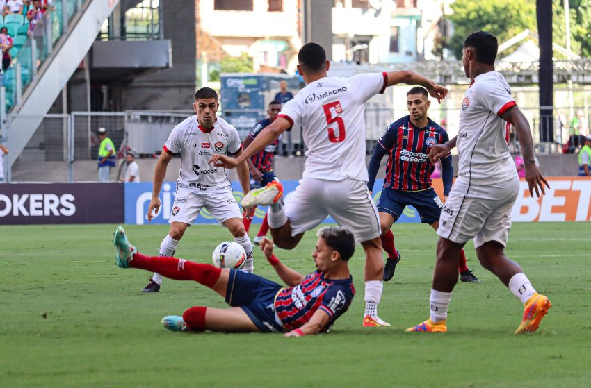Bahia bate o Vitória, com gol de Kayky, no clássico do Baiano