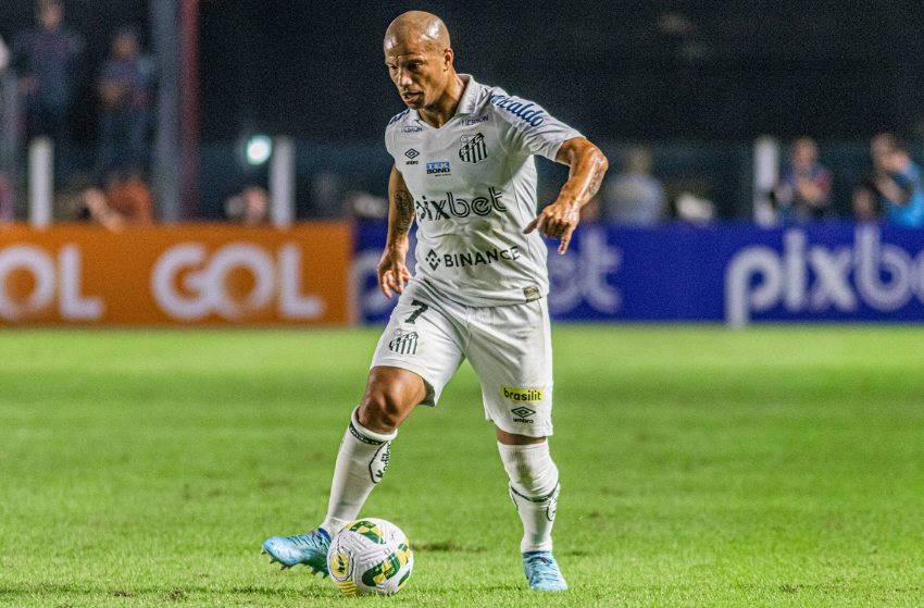 Santos rescinde com Carlos Sánchez, que vai jogar no Peñarol