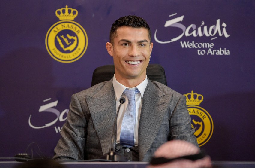 Cristiano Ronaldo chega ao Al-Nassr e cita proposta do Brasil