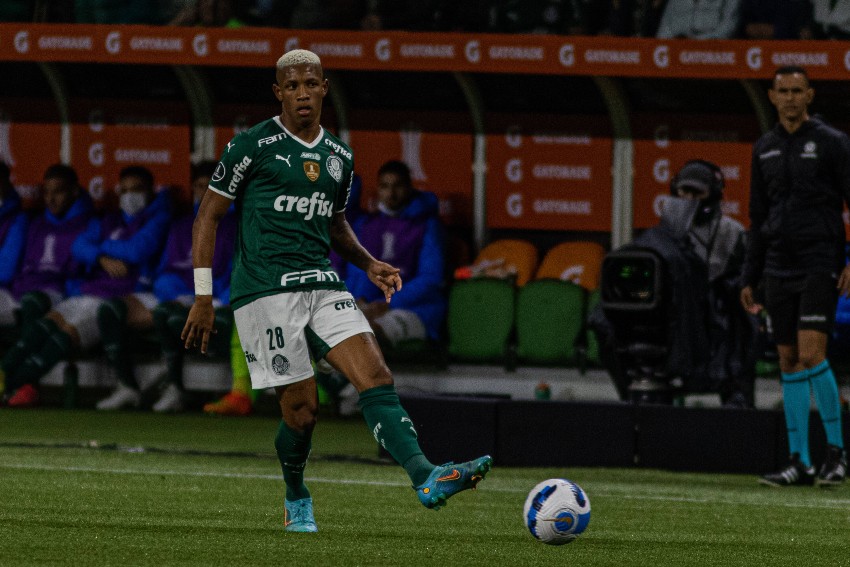 Palmeiras se aproxima da venda de Danilo para a Inglaterra
