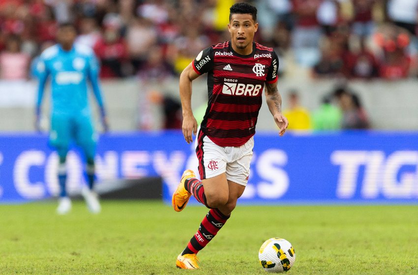 João Gomes, ex-Flamengo, é anunciado pelo Wolverhampton