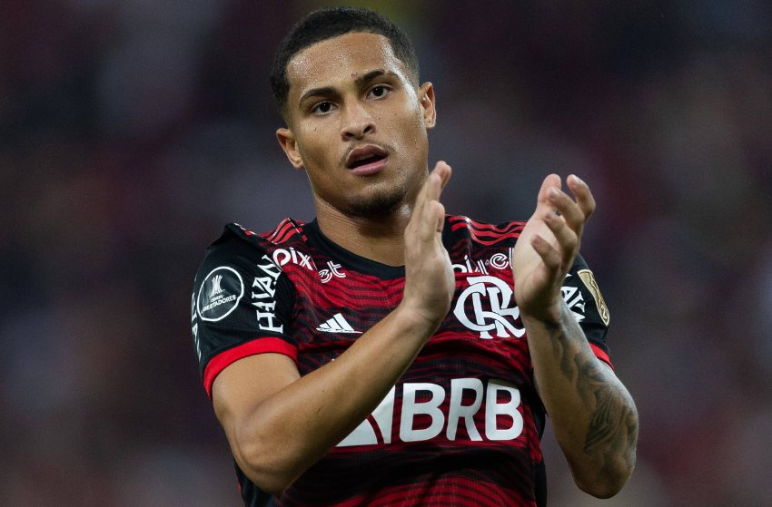 Lyon, da França, entra na disputa por João Gomes, do Flamengo