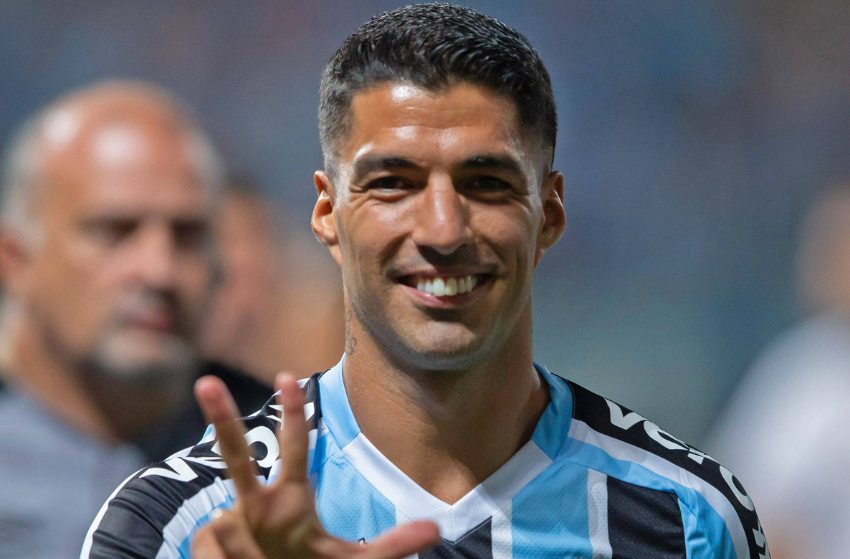 Suárez marca, e Grêmio vence o Caxias de virada pelo Gauchão