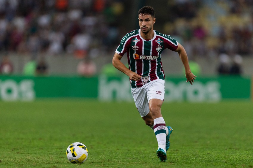 Fluminense renova contratos de Martinelli e Calegari