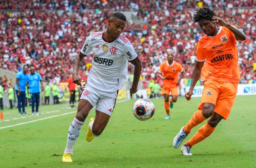 Flamengo recusa nova oferta do Newcastle por Matheus França