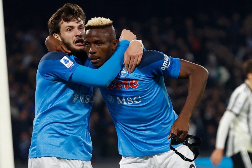 Napoli goleia a Juventus e abre vantagem no Italiano
