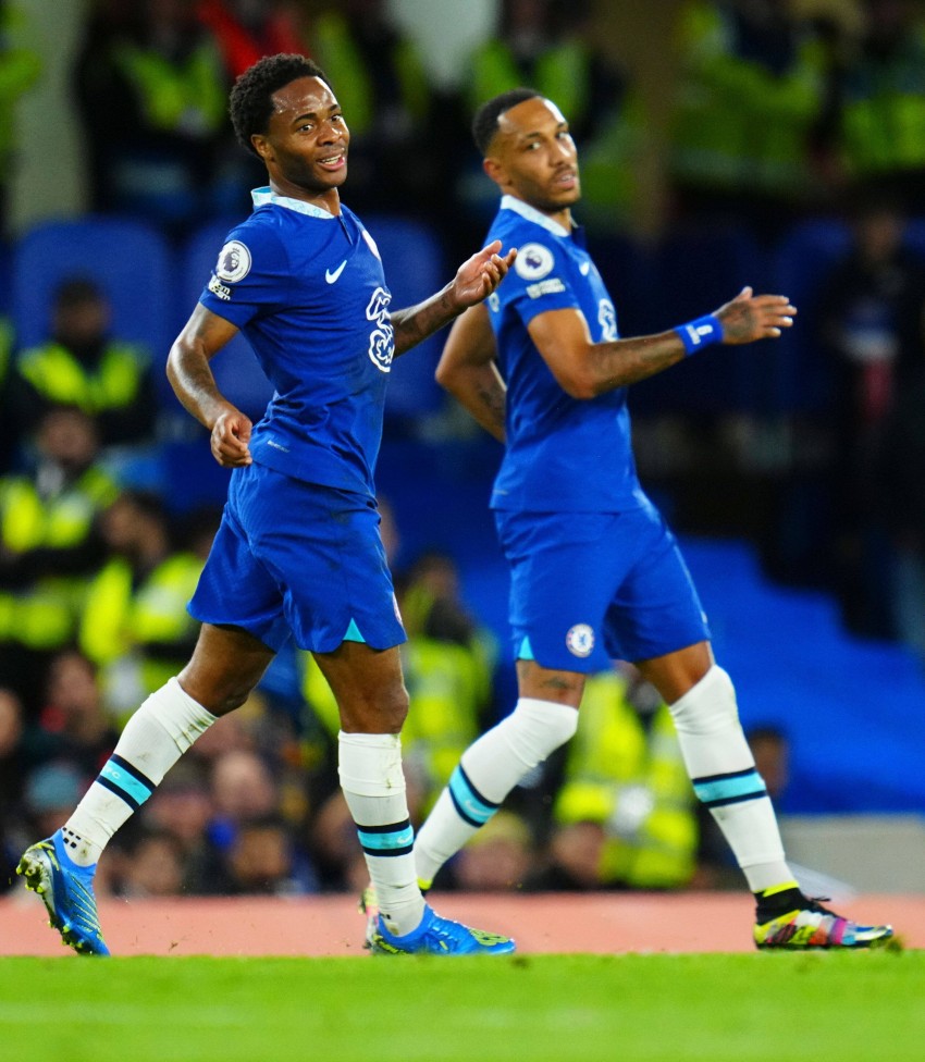 Chelsea quer vender Aubameyang e Sterling, garante jornal