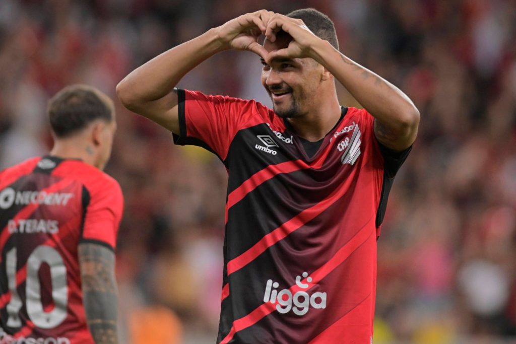 Athletico-PR derrota o Foz de Iguaçu e segue 100% no Estadual