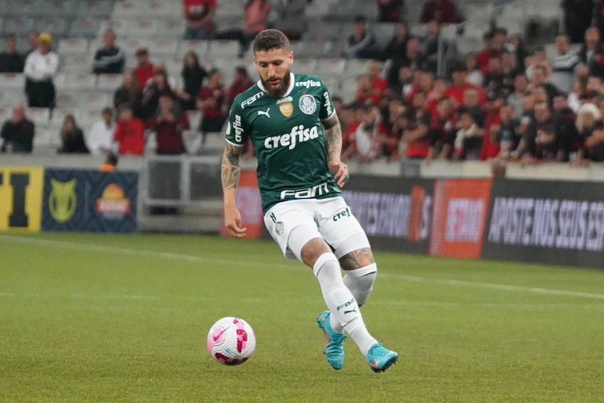 Palmeiras renova o contrato do volante Zé Rafael