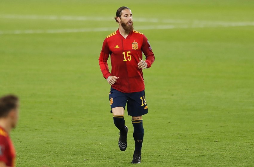Sergio Ramos jogando pela Espanha