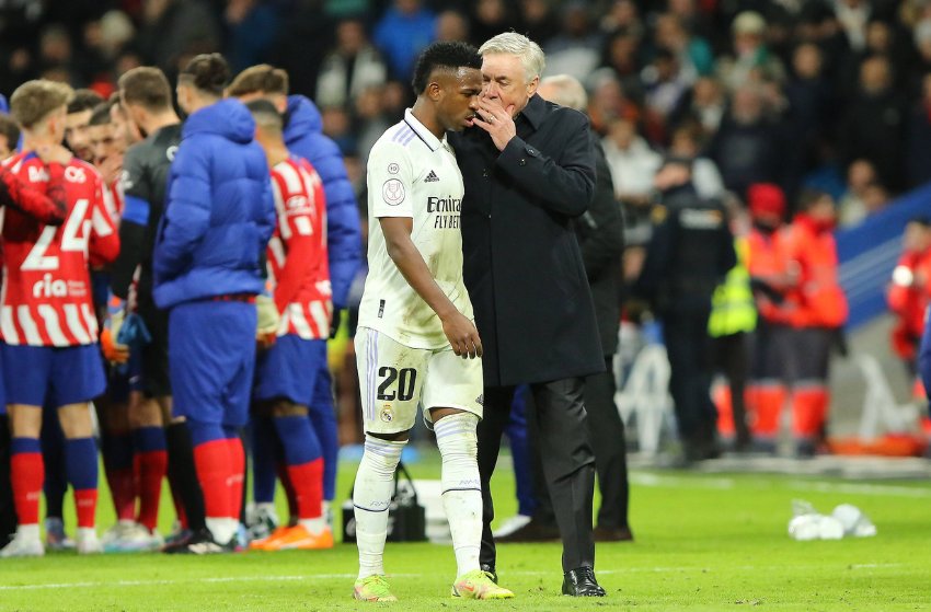 Vini Jr e o técnico Ancelotti, do Real Madrid Vini Jr e o técnico Ancelotti, do Real Madrid