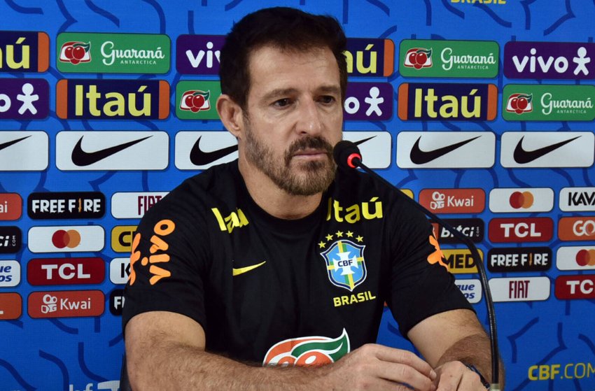 Ramon Menezes, técnico interino da seleção brasileira
