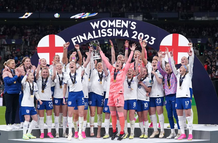 Inglaterra vence o Brasil nos pênaltis Inglaterra vence o Brasil nos pênaltis