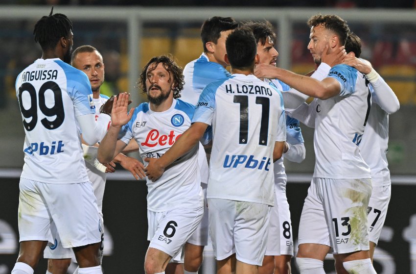 Napoli vence o Lecce pelo Italiano Napoli vence o Lecce pelo Italiano