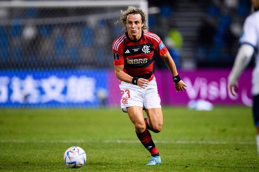 ezgif.com-gif-maker - 2023-04-22T162219.905 David Luiz será o desfalque do time contra o Internacional, em Porto Alegre (@Imago/Sports Press Photo)