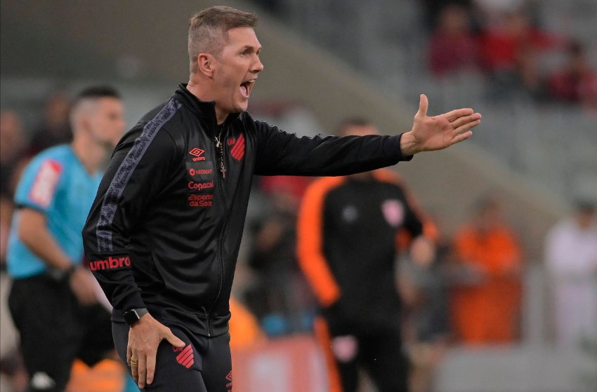 Paulo Turra, técnico do Athletico Paranaense