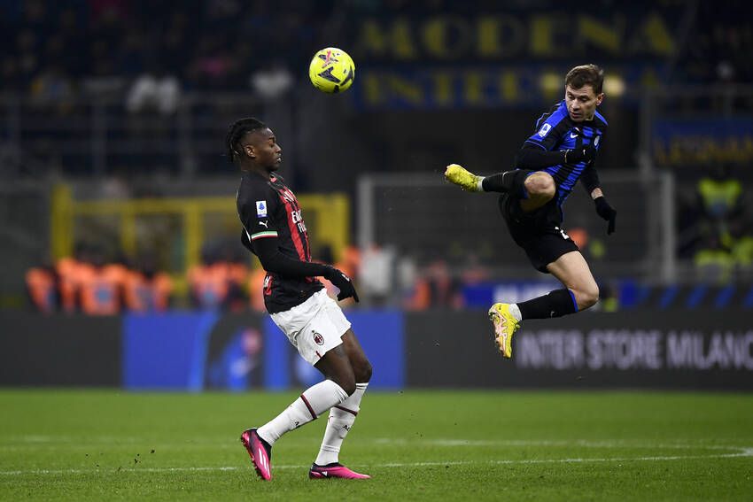 ezgif.com-gif-maker - 2023-05-09T153320.072 Rafael Leão contra a Inter de Milão; o português é duvida para a semifinal (@Imago/Nicolo Campo)