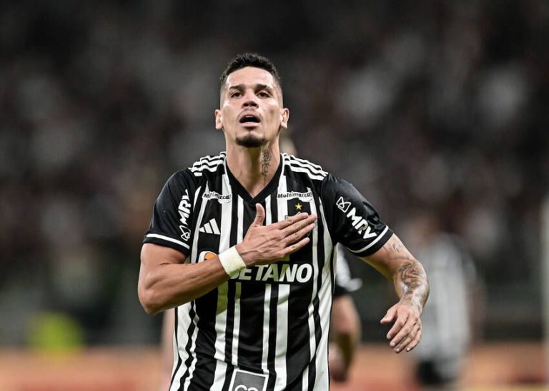 Com dois de Paulinho, Atlético-MG vira para cima do Furacão