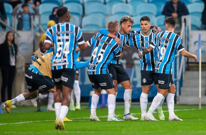 Jogadores do Grêmio comemoram gol Jogadores do Grêmio comemoram gol