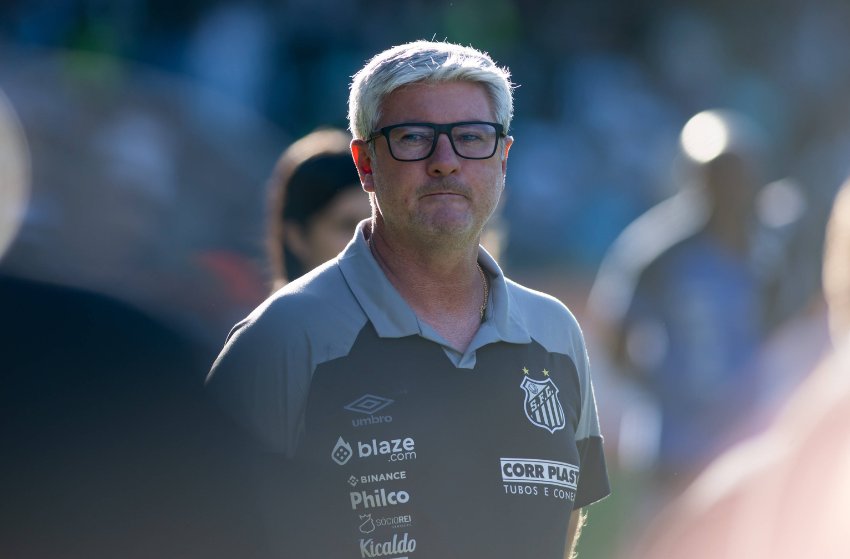 Santos demite Odair Hellmann